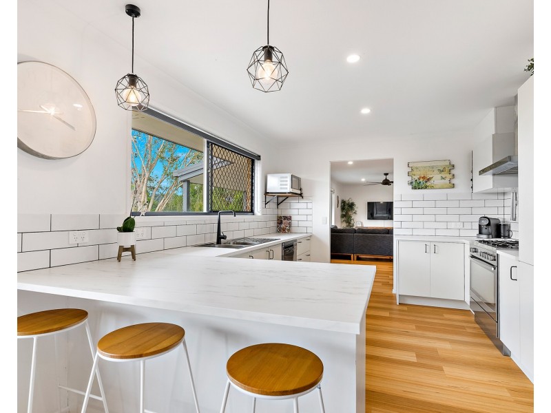 6 Valley Breeze Court, Coes Creek QLD 4560