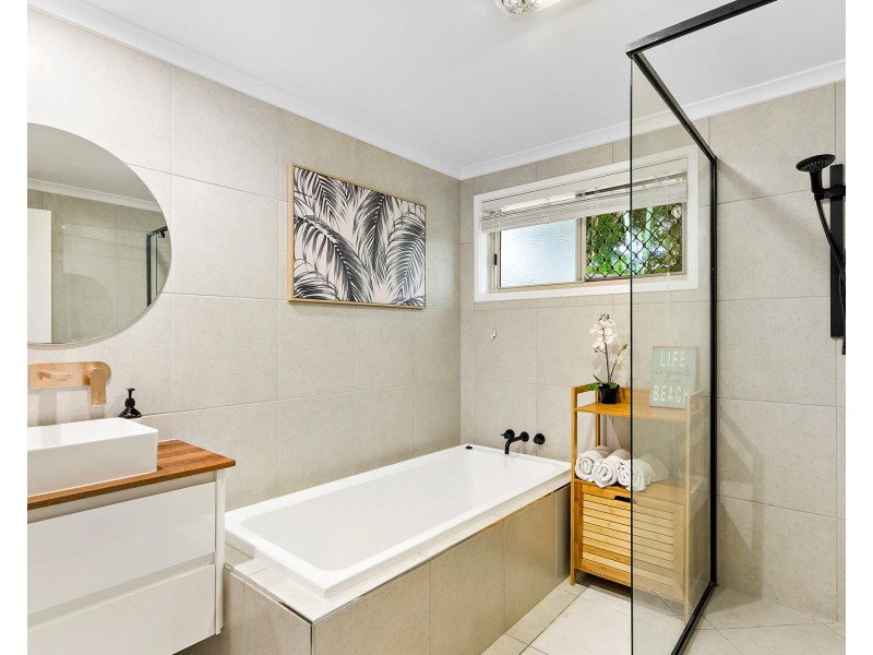 6 Valley Breeze Court, Coes Creek QLD 4560