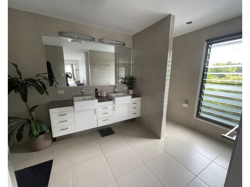 6 Cooee Ct, Coes Creek QLD 4560