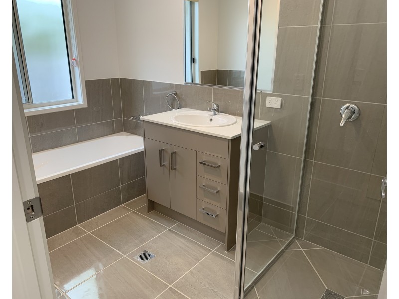 2/5 Harris Drive, Palmwoods QLD 4555