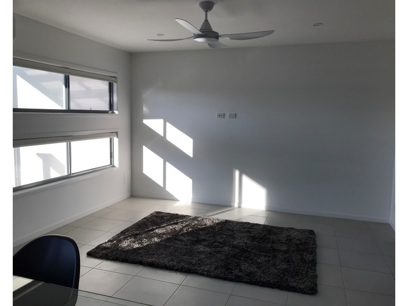 9 Flintwood Crescent, Palmview QLD 4553