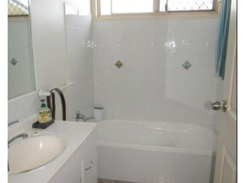 9 Long Street, Blackwater QLD 4717