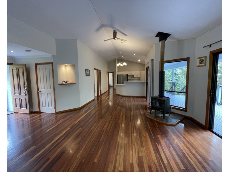 27 Leigha Place, Kureelpa QLD 4560