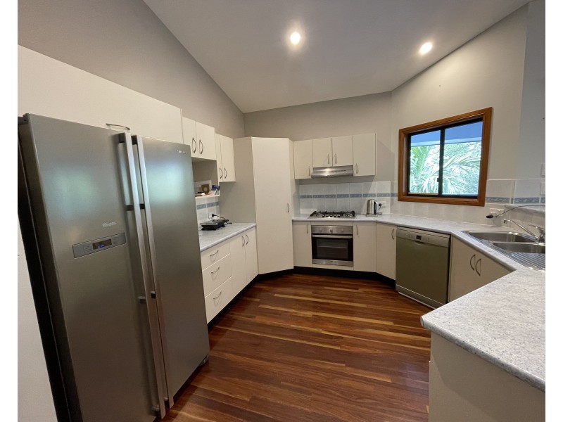 27 Leigha Place, Kureelpa QLD 4560