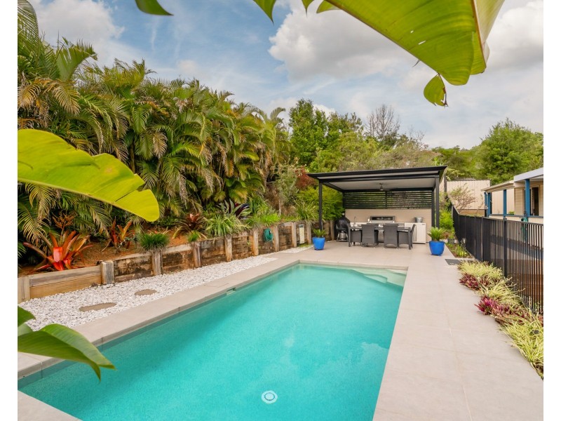 17 Dinmore Street, Woombye QLD 4559