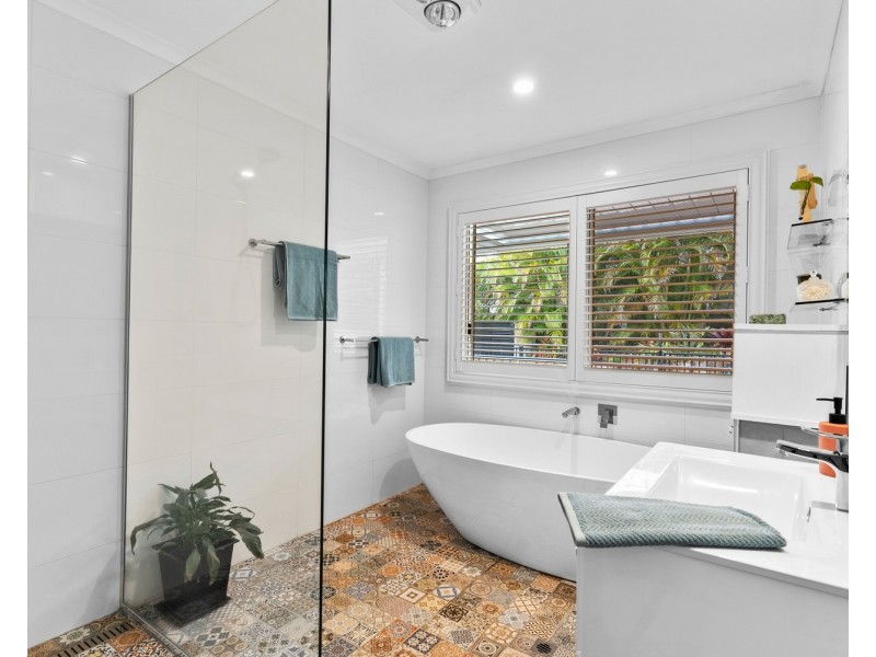 17 Dinmore Street, Woombye QLD 4559