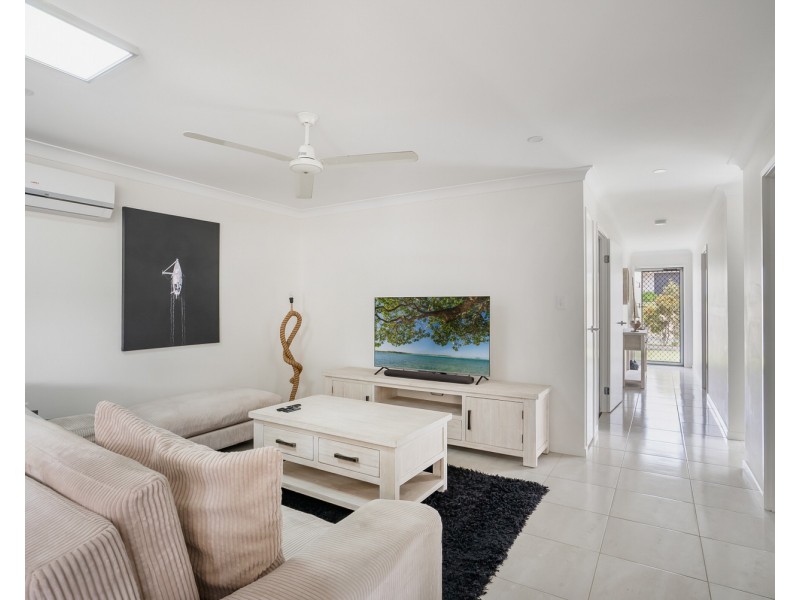 1/15 Pinnacles Drive, Glass House Mountains QLD 4518