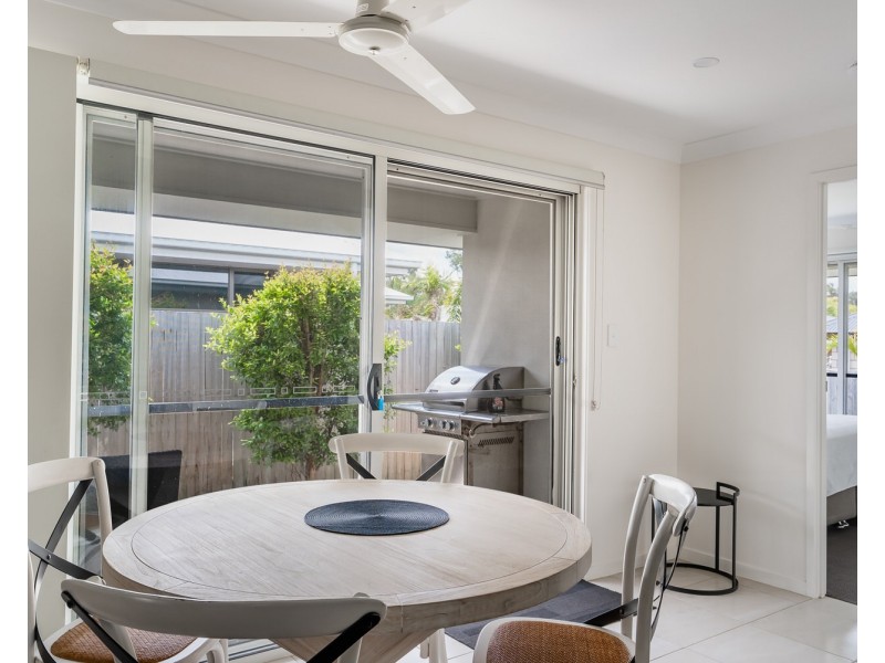 1/15 Pinnacles Drive, Glass House Mountains QLD 4518