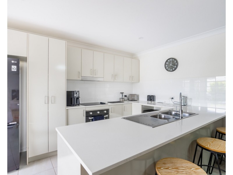 1/15 Pinnacles Drive, Glass House Mountains QLD 4518