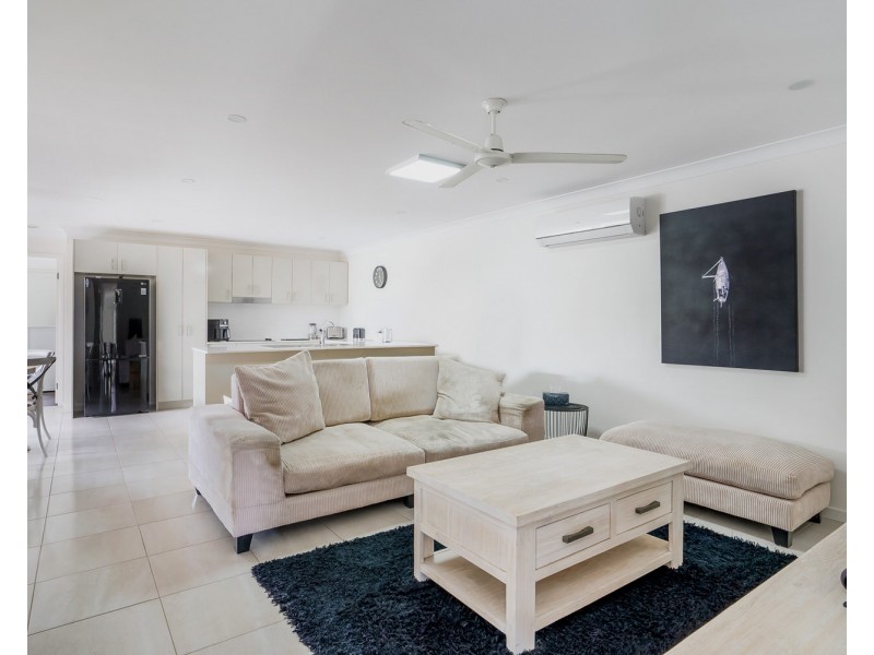 1/15 Pinnacles Drive, Glass House Mountains QLD 4518