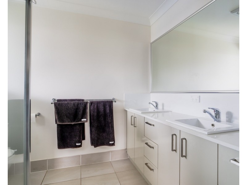 1/15 Pinnacles Drive, Glass House Mountains QLD 4518