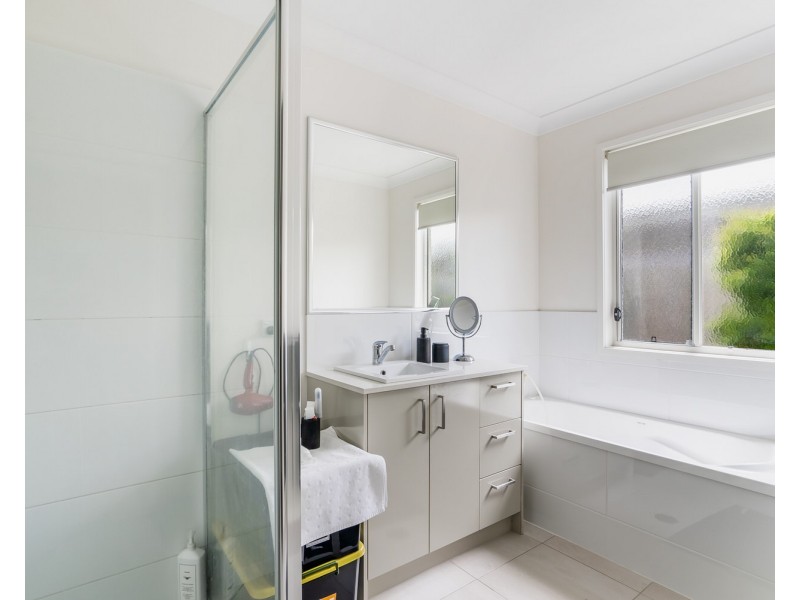 1/15 Pinnacles Drive, Glass House Mountains QLD 4518