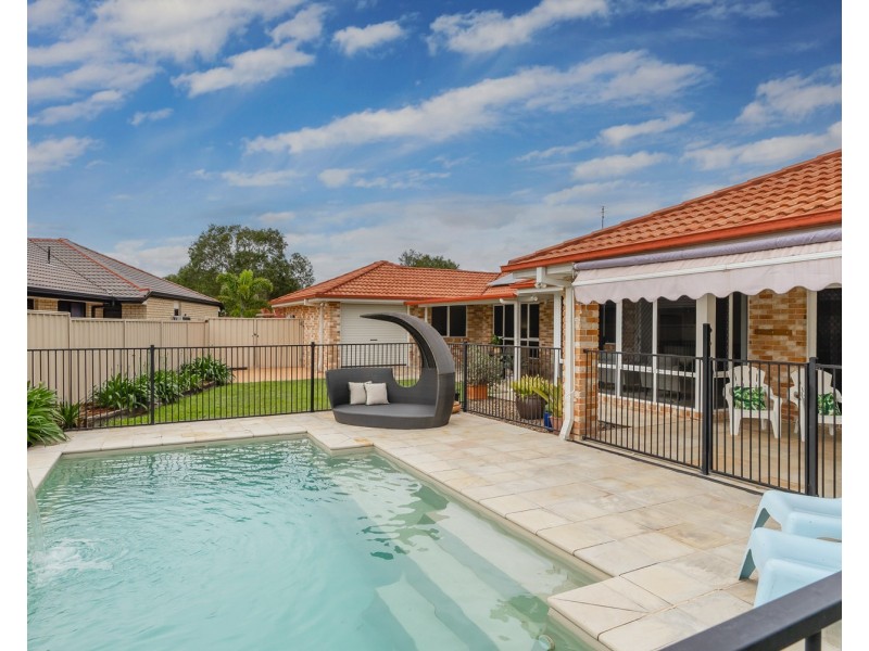 17 Maddock Avenue, Mooloolah Valley QLD 4553