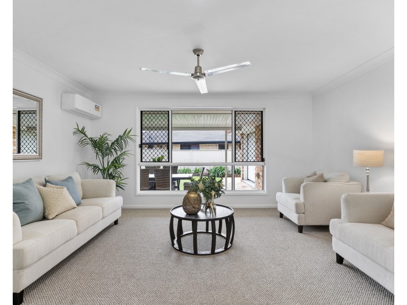 17 Maddock Avenue, Mooloolah Valley QLD 4553
