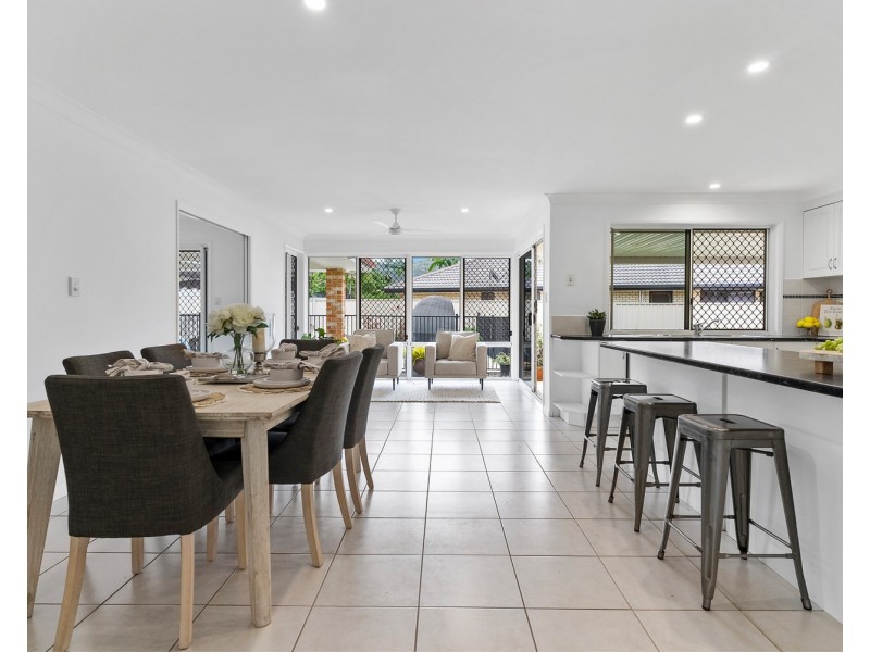 17 Maddock Avenue, Mooloolah Valley QLD 4553