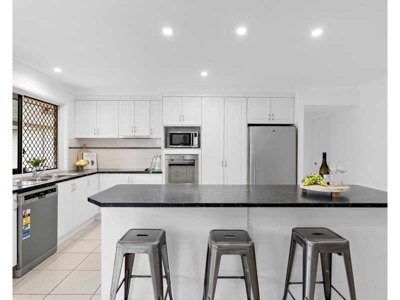 17 Maddock Avenue, Mooloolah Valley QLD 4553