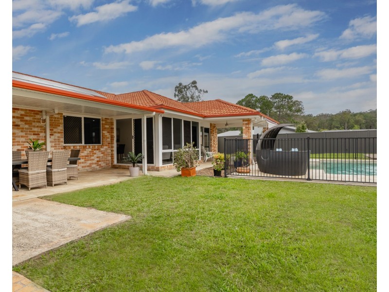 17 Maddock Avenue, Mooloolah Valley QLD 4553