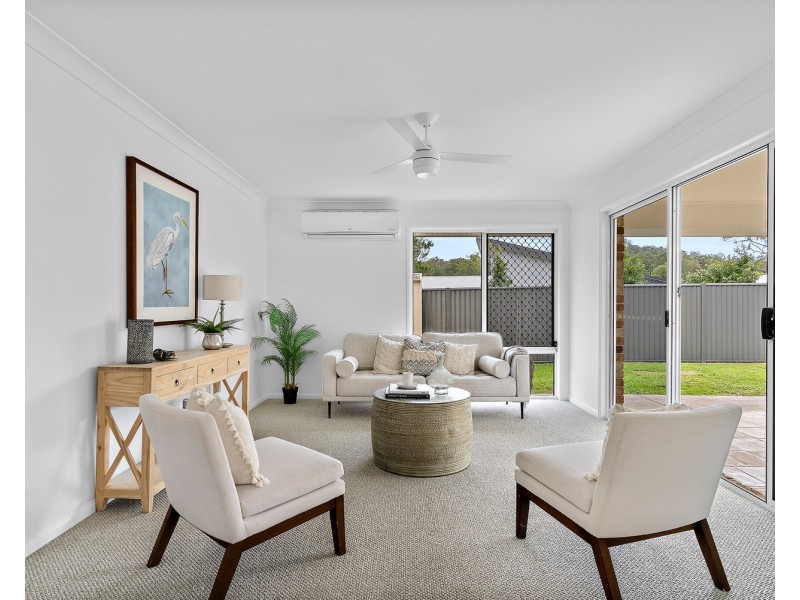 17 Maddock Avenue, Mooloolah Valley QLD 4553