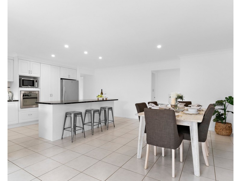 17 Maddock Avenue, Mooloolah Valley QLD 4553