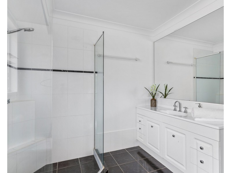 17 Maddock Avenue, Mooloolah Valley QLD 4553