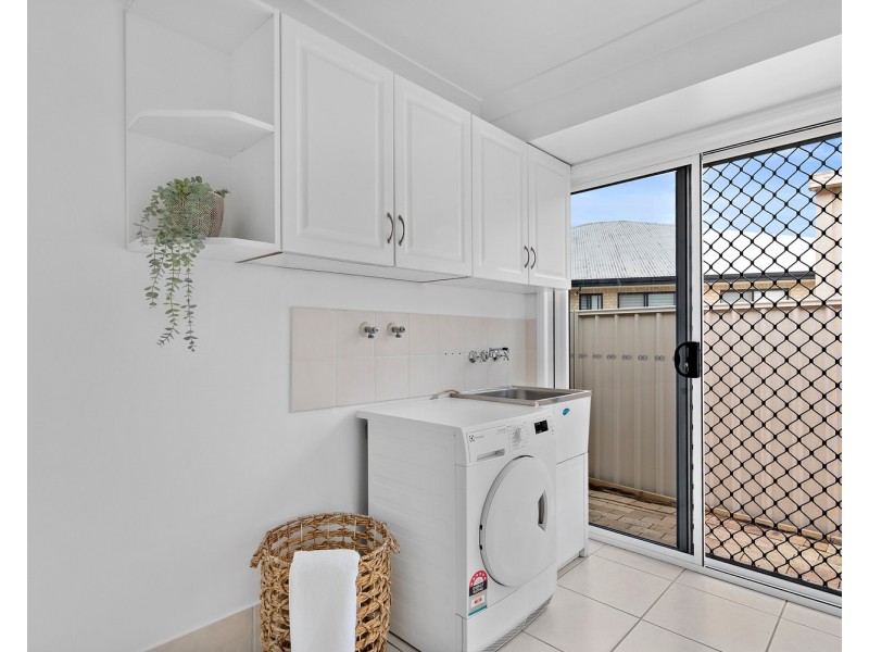 17 Maddock Avenue, Mooloolah Valley QLD 4553