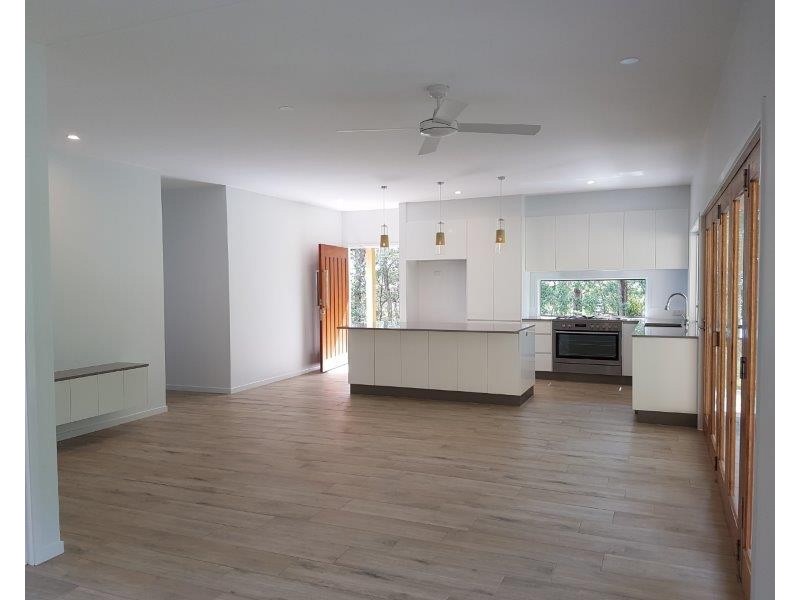 6 Simons Road, Towen Mountain QLD 4560