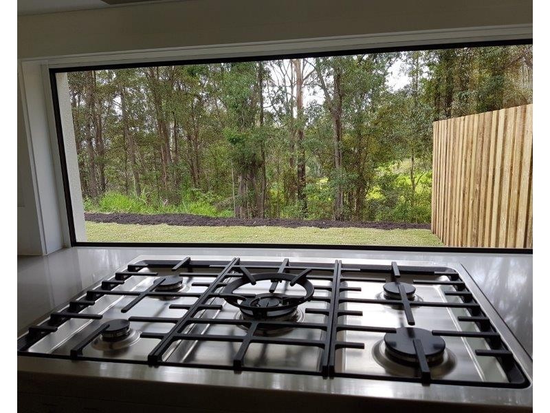 6 Simons Road, Towen Mountain QLD 4560