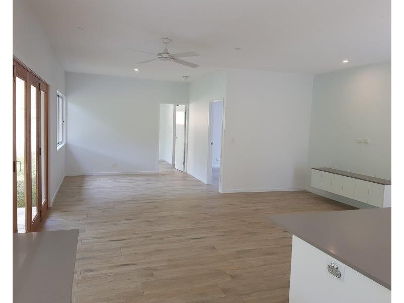 6 Simons Road, Towen Mountain QLD 4560