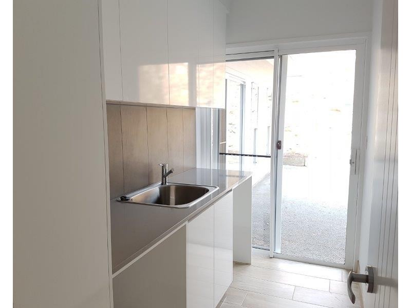 6 Simons Road, Towen Mountain QLD 4560