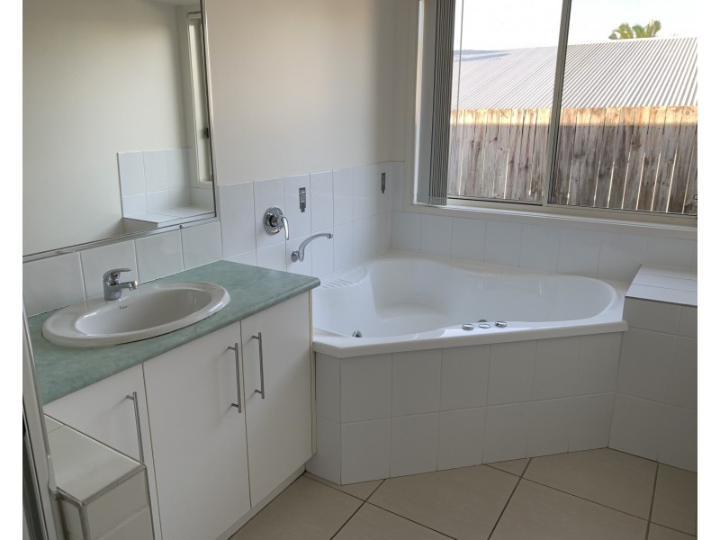 4 Coastal Avenue, Beerwah QLD 4519