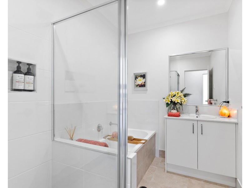 1/2 Mandarin Way, Palmwoods QLD 4555