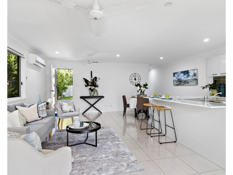 2/7 Rowley Close, Glass House Mountains QLD 4518