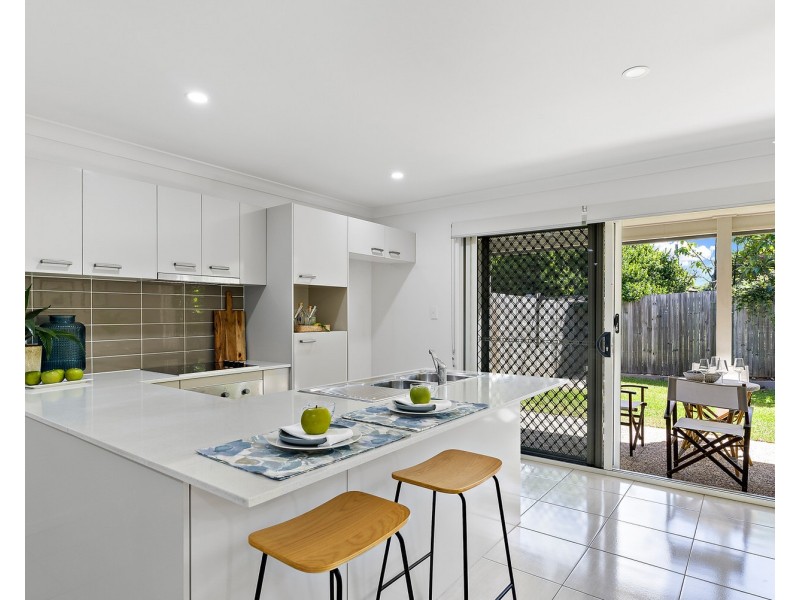 2/7 Rowley Close, Glass House Mountains QLD 4518