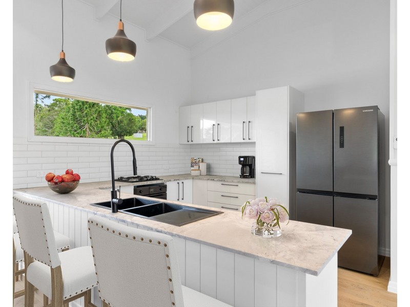 14 Sidha Ave, Glass House Mountains QLD 4518