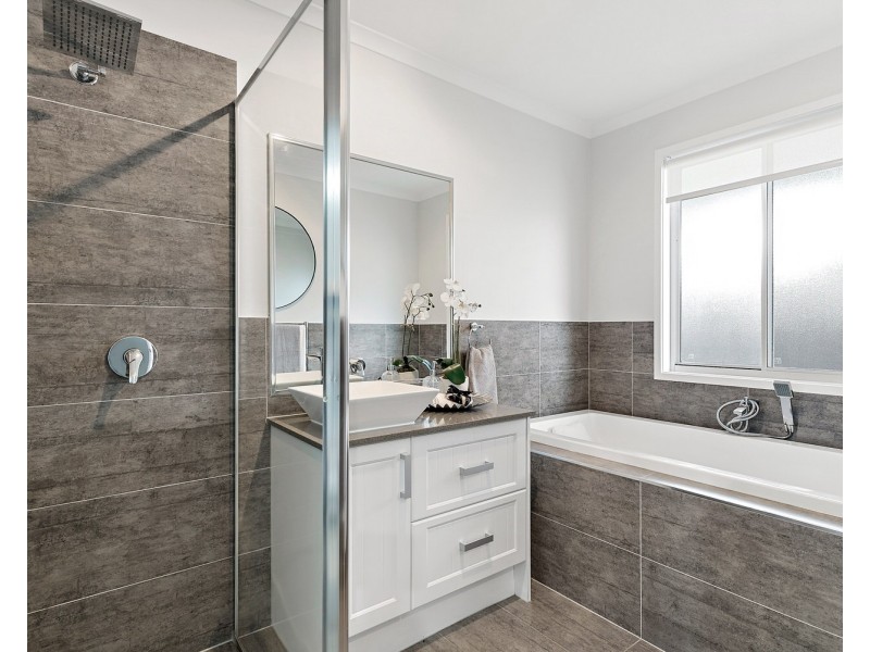 1/13 Tytherleigh Avenue, Landsborough QLD 4550