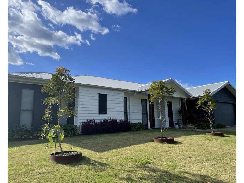 1 Myrtle Court, Mooloolah Valley QLD 4553