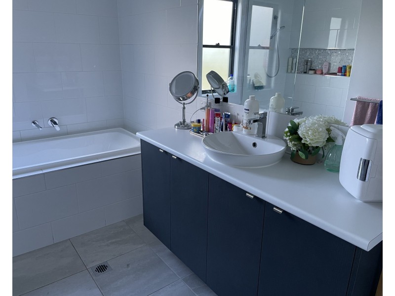 1 Myrtle Court, Mooloolah Valley QLD 4553