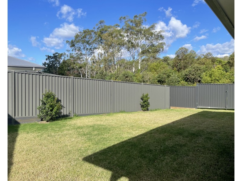 1 Myrtle Court, Mooloolah Valley QLD 4553