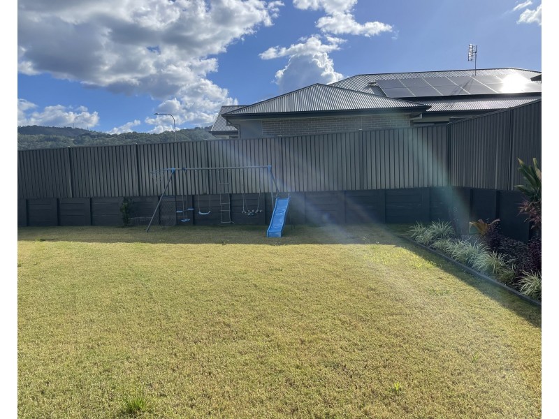 1 Myrtle Court, Mooloolah Valley QLD 4553