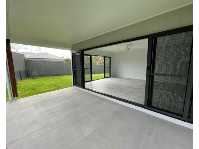 1 Myrtle Court, Mooloolah Valley QLD 4553