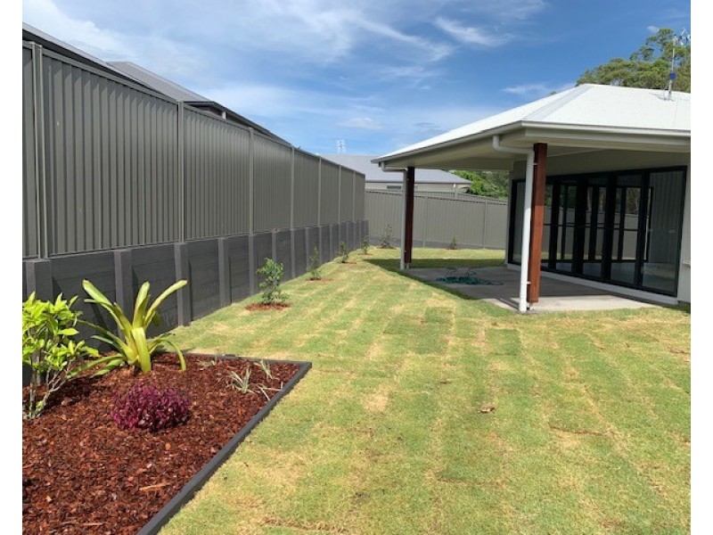 1 Myrtle Court, Mooloolah Valley QLD 4553