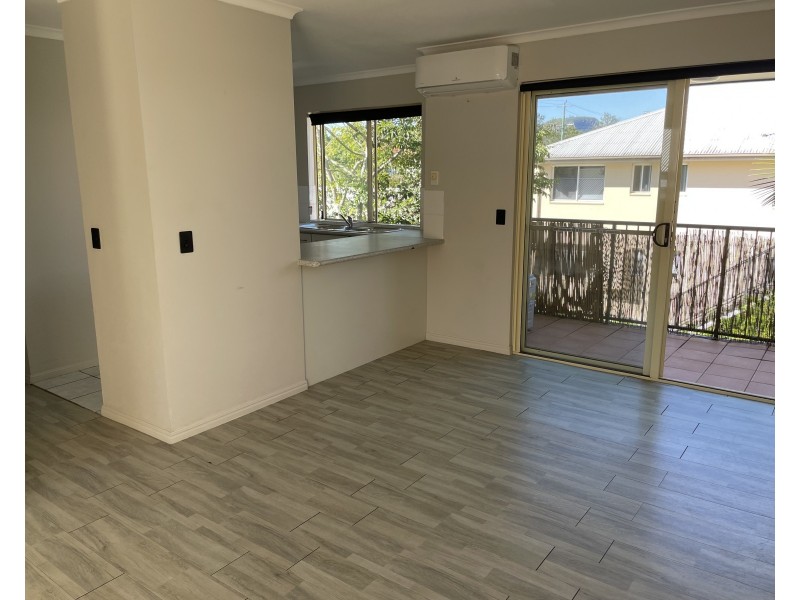 unit 4/4 Low Street, Yandina QLD 4561