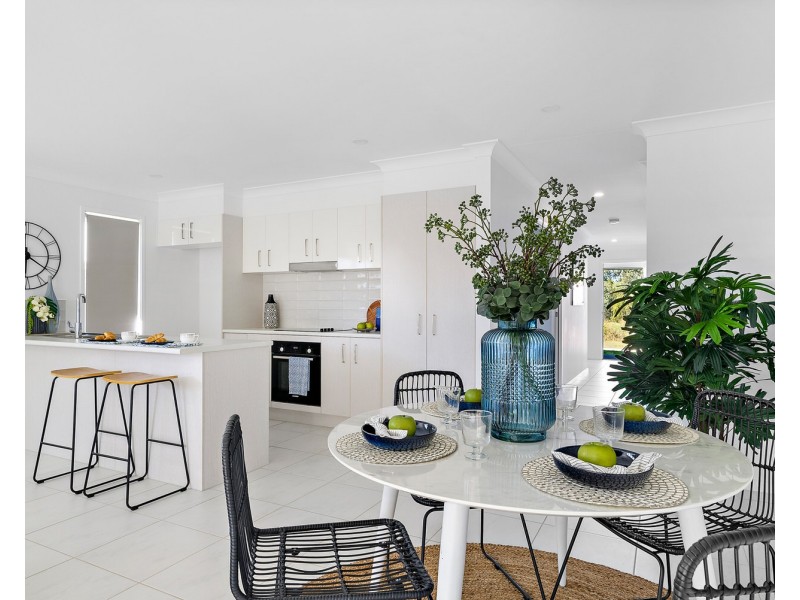 10 Kensington Drive, Southside QLD 4570