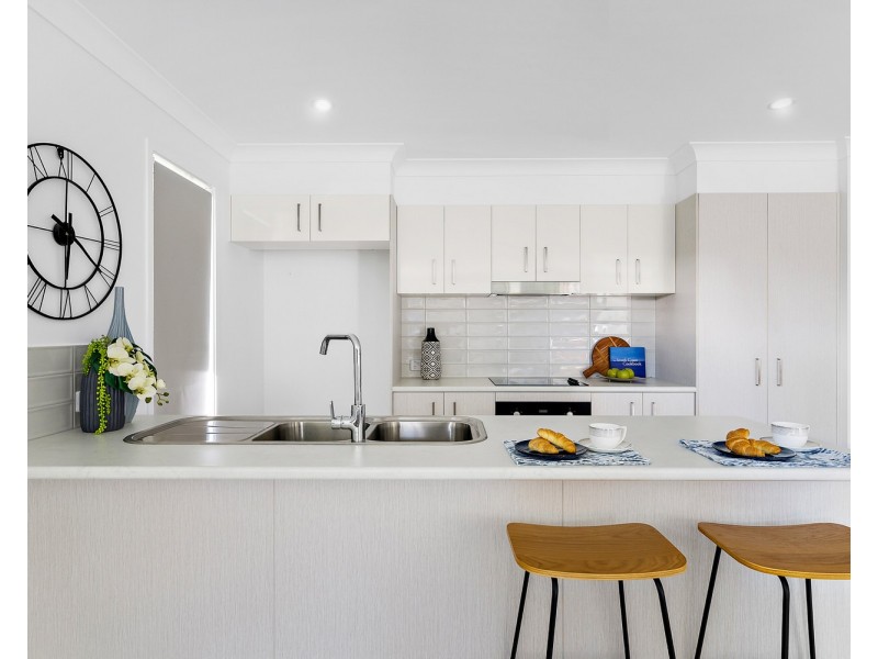 10 Kensington Drive, Southside QLD 4570