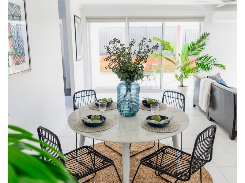 10 Kensington Drive, Southside QLD 4570