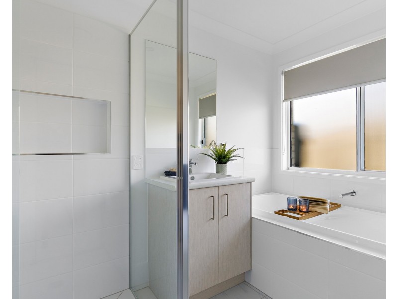 10 Kensington Drive, Southside QLD 4570