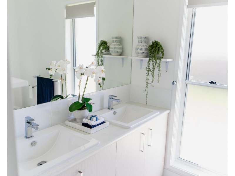 10 Kensington Drive, Southside QLD 4570