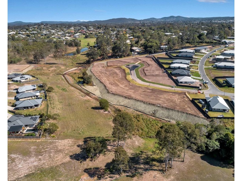 1-18 Kensington Drive, Southside QLD 4570