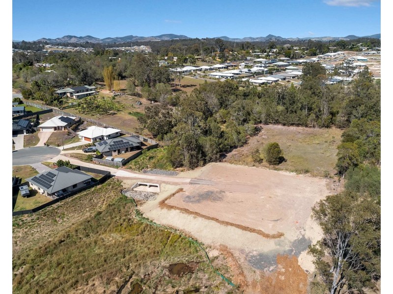 1-18 Kensington Drive, Southside QLD 4570