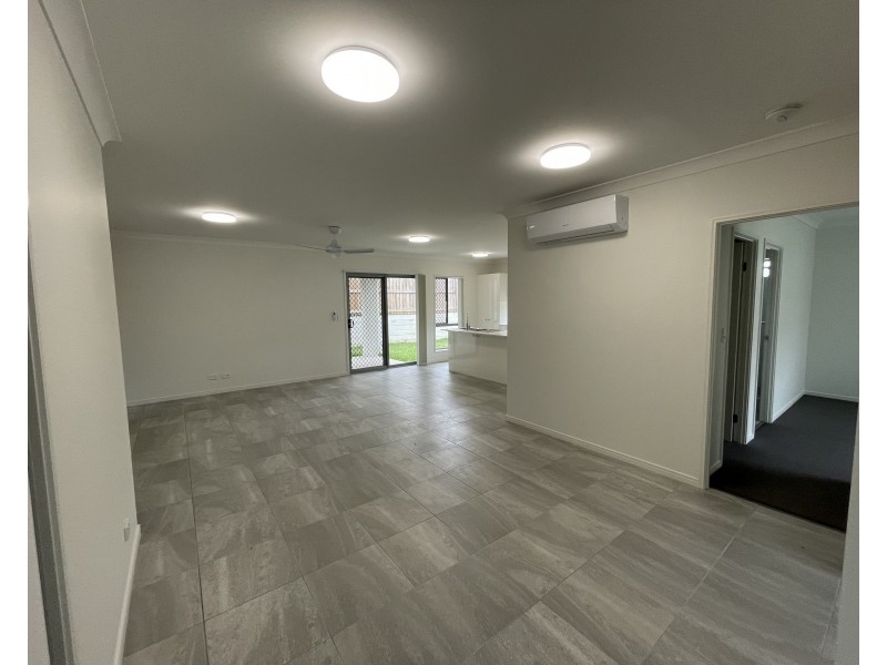 7 Bimbadean Circuit, Southside QLD 4570